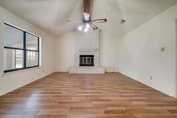 208 Edgewood DR, Fredericksburg, TX 78624