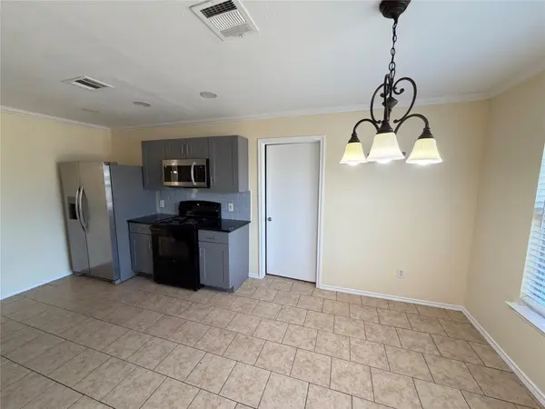 2203 Bluebonnet DR, Round Rock, TX 78664