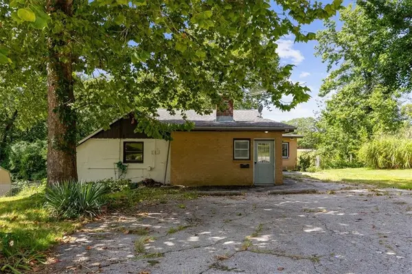 102 Collette ST, Excelsior Springs, MO 64024