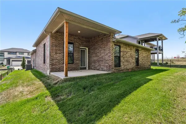 22692 W 87th ST, Lenexa, KS 66227