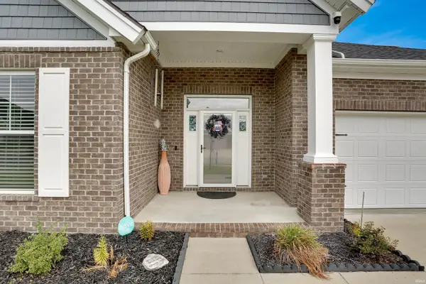 5574 Belmont DR, Newburgh, IN 47630