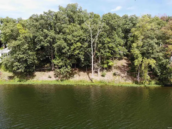 9475 E Promontory Point DR, Syracuse, IN 46567