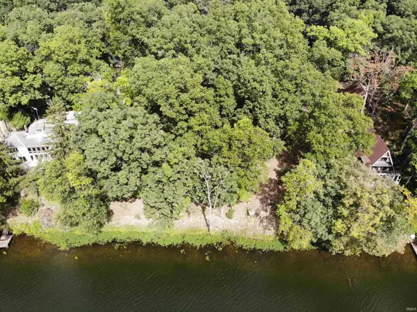 9475 E Promontory Point DR, Syracuse, IN 46567