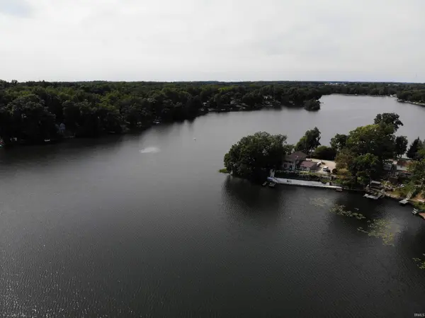9475 E Promontory Point DR, Syracuse, IN 46567