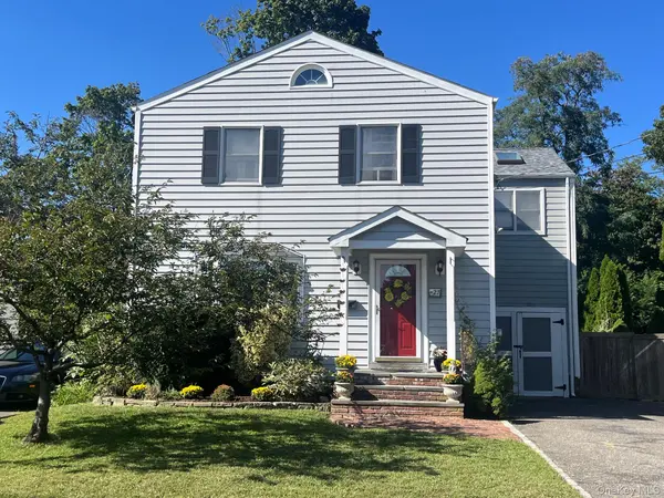 27 Rose ST, Islip, NY 11751