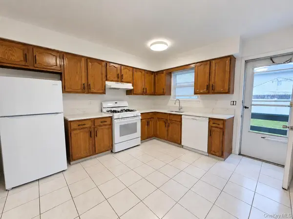 29 Lambert AVE #1st Floor, Farmingdale, NY 11735