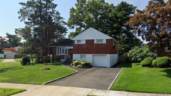 47 Felice CRES, Hicksville, NY 11801