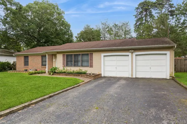 2769 Pond RD, Ronkonkoma, NY 11779