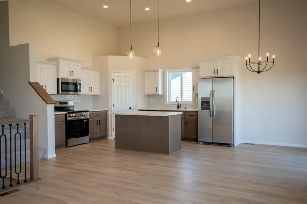 412 Lionheart DR, Horace, ND 58047