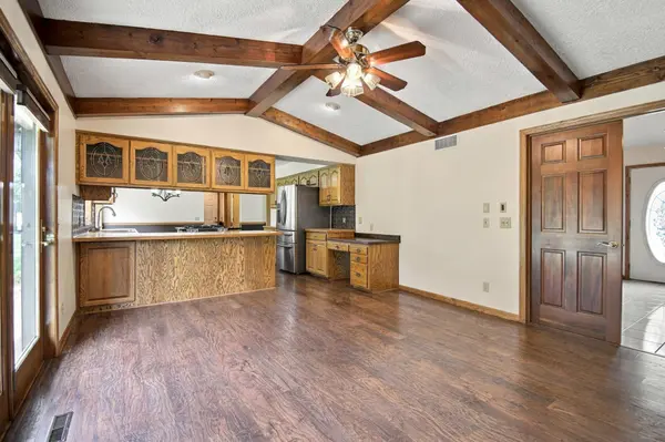 402 24th ST SW, Austin, MN 55912