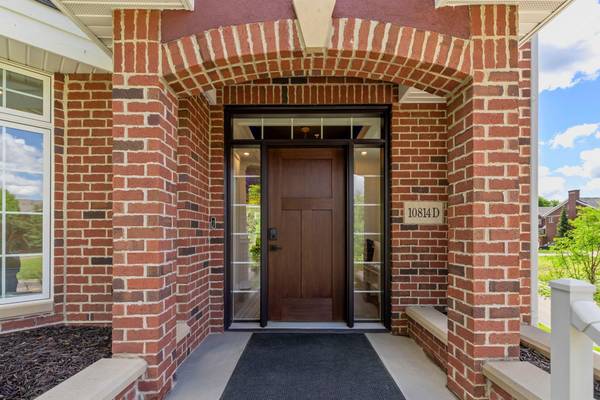 10814 Falling Water LN #A, Woodbury, MN 55129