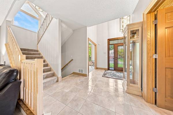 1444 Kings Wood LN, Eagan, MN 55122