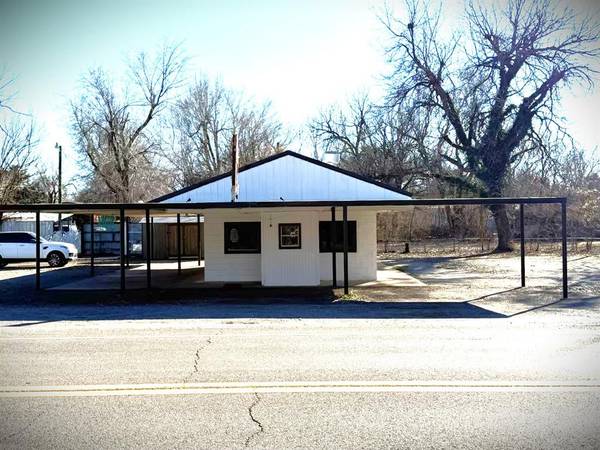 416 E Apache Trail RD, Apache, OK 73006