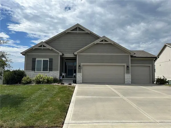2938 SW Arboridge DR, Lee's Summit, MO 64082