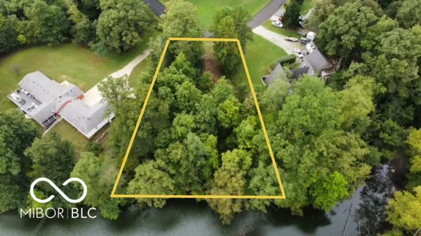 19553 E Lake Site DR, Hope, IN 47246