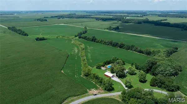 XXX Elevator Road, Walshville, IL 62091