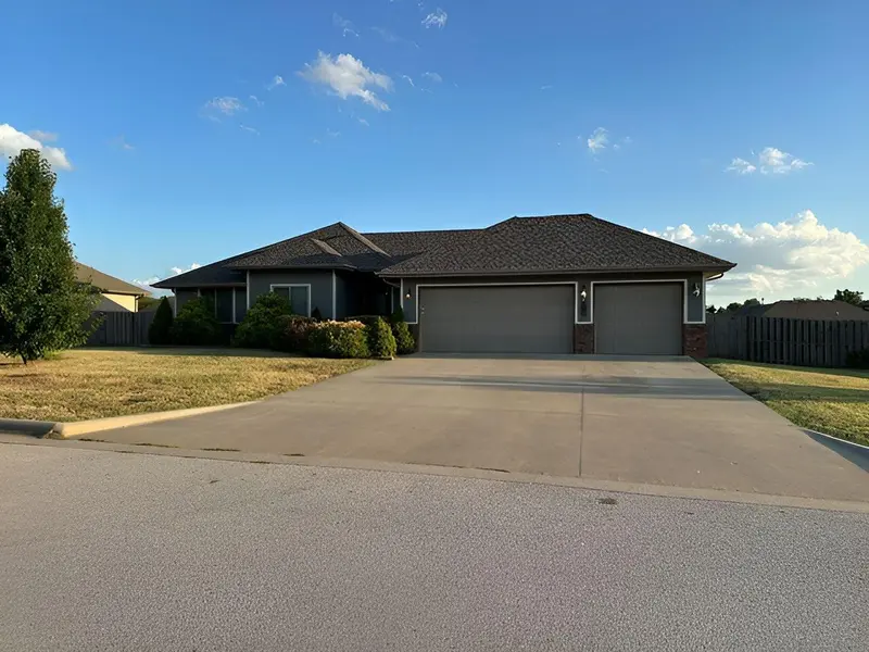 4428 W Cloverleaf TER, Battlefield, MO 65619