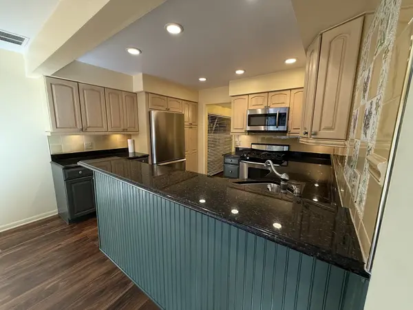 852 Dighton LN N, Schaumburg, IL 60173