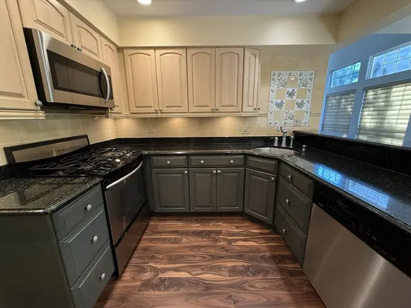 852 Dighton LN N, Schaumburg, IL 60173