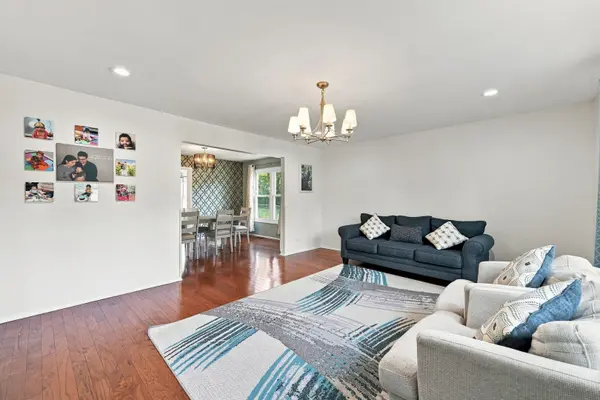 316 PLYMOUTH LN, Bloomingdale, IL 60108