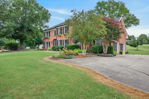 407 Savannah Trace Dr, Clarksville, TN 37043