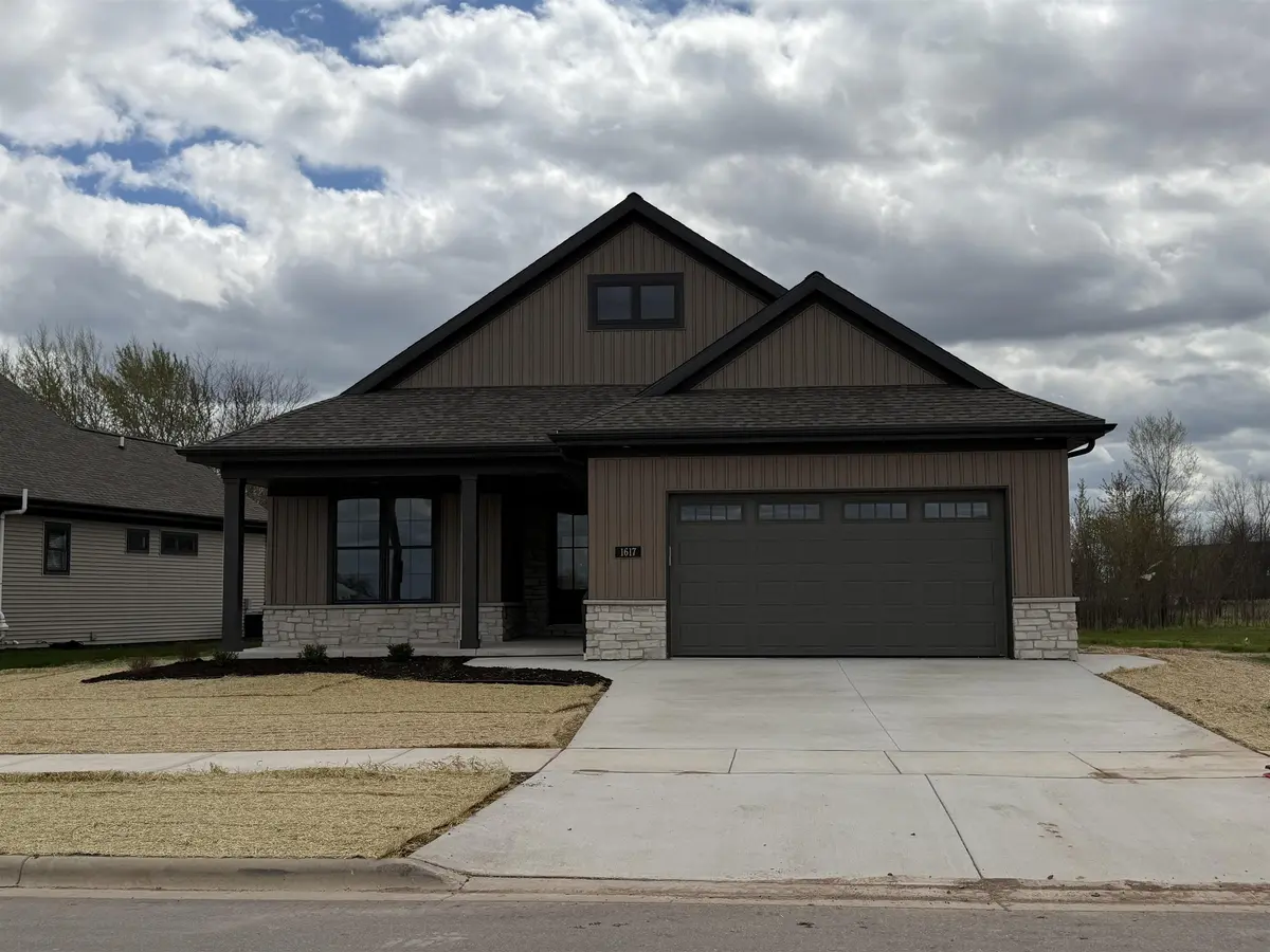 1617 N HONEYSUCKLE CIR, De Pere, WI 54115