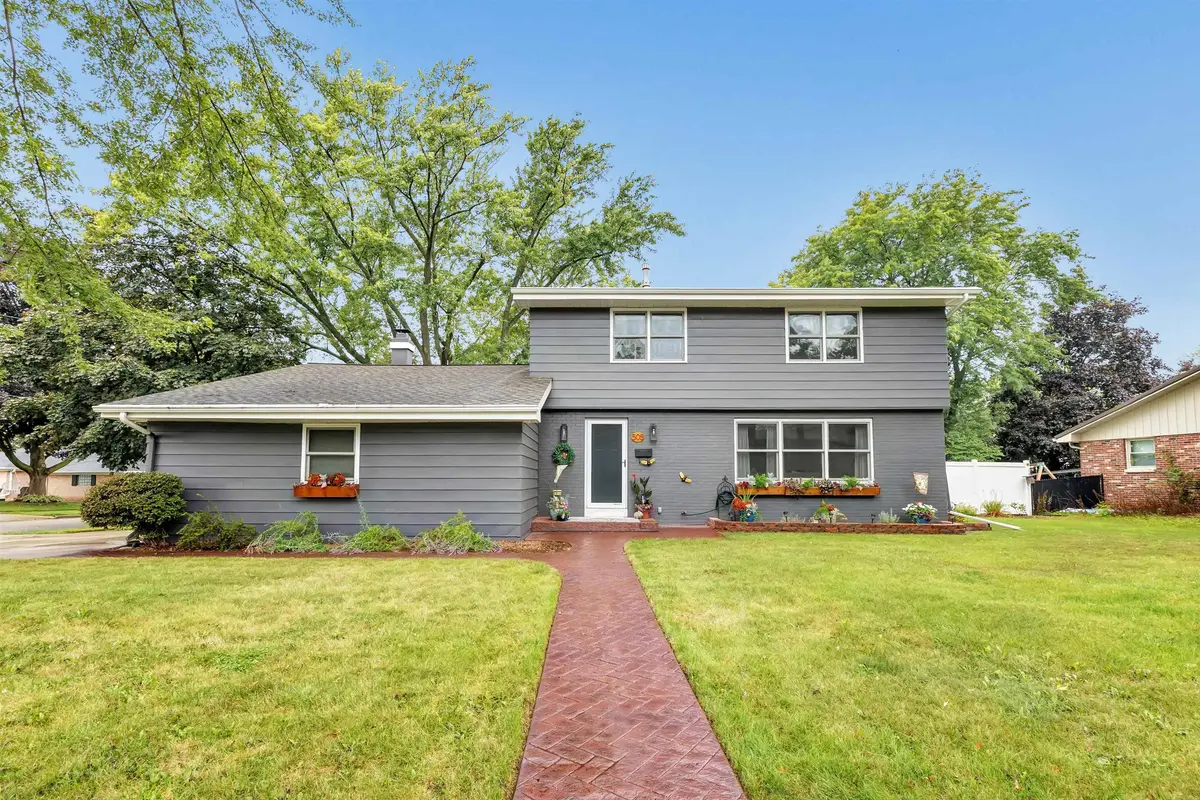 505 WAUBAUNUQUA TRL, De Pere, WI 54115-3555