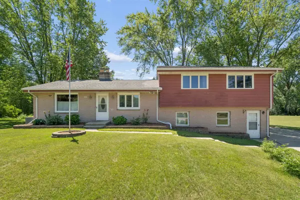 2241 WALLACE LAKE RD, West Bend, WI 53090-1210