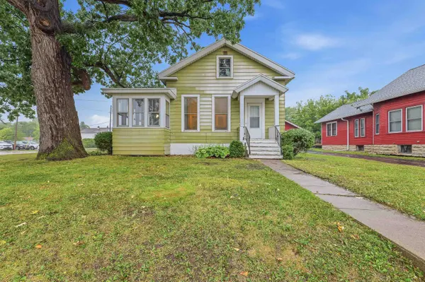 4 PROSPECT AVE, Oshkosh, WI 54901