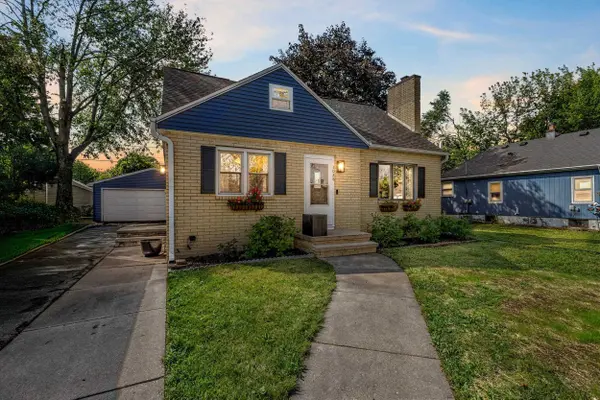 1028 MAYER ST, Menasha, WI 54952