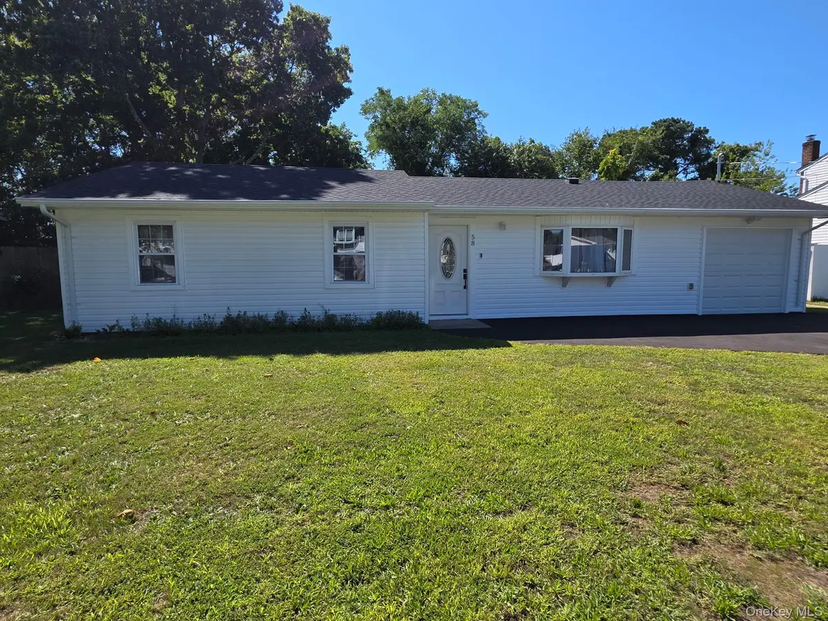 58 Appel DR, Shirley, NY 11967