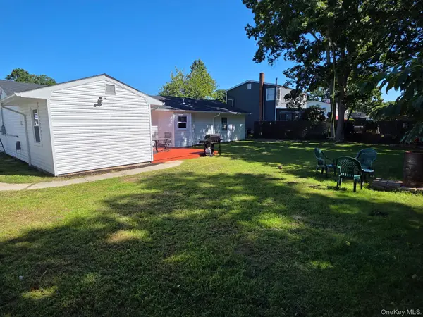58 Appel DR, Shirley, NY 11967