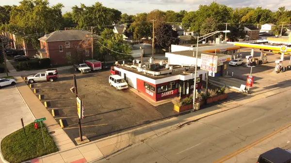 9123 Ogden AVE, Brookfield, IL 60513