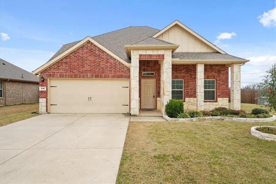 516 Clearlake Drive, Waxahachie, TX 75165