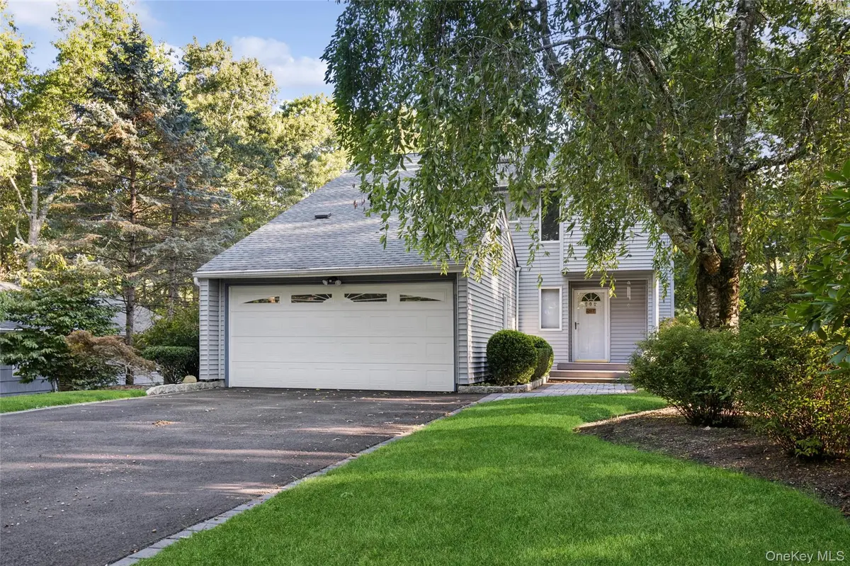 287 Peconic Terrace, Calverton, NY 11933