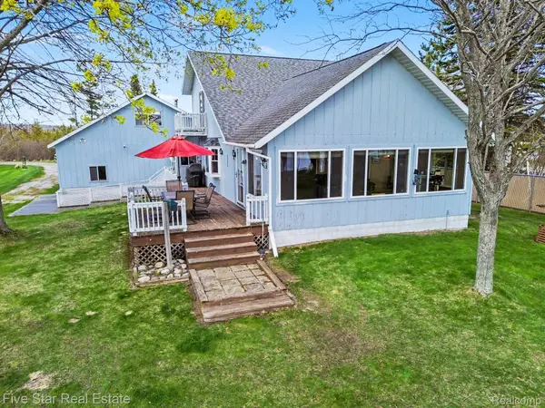 6230 Cedar DR, Caledonia Township, MI 49747