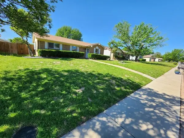 924 Meadow Mead Drive, Allen, TX 75002