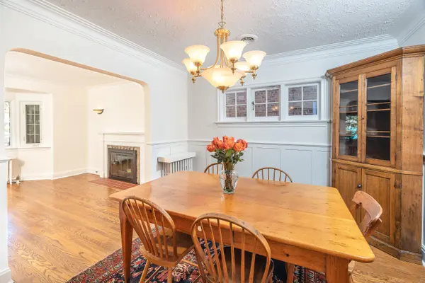 101 Southvale DR, Toronto C11, ON M4G 1G4