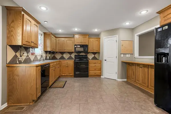 5 N Paola ST, Paola, KS 66071