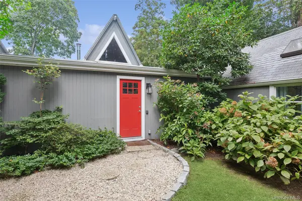 10 Oak LN, Sag Harbor, NY 11963
