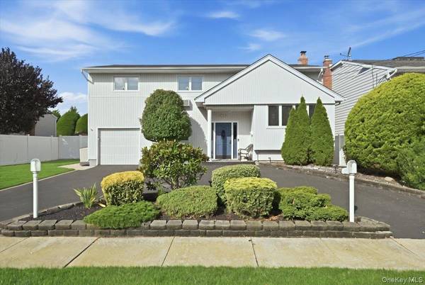 2872 Bayview AVE, Wantagh, NY 11793
