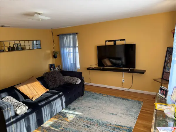 222 Colonial AVE #2nd Fl, Williston Park, NY 11596
