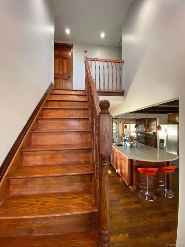 1 Farragut Place, Amityville, NY 11701