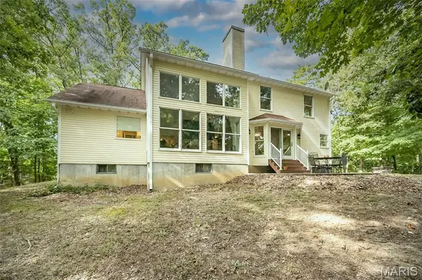 23401 Wild Horse Farms RD, Warrenton, MO 63383
