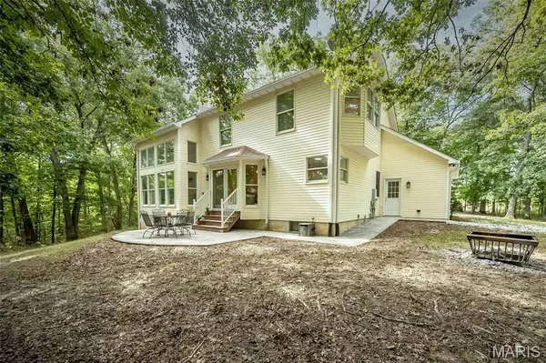 23401 Wild Horse Farms RD, Warrenton, MO 63383