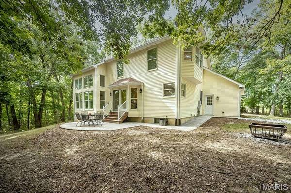23401 Wild Horse Farms RD, Warrenton, MO 63383