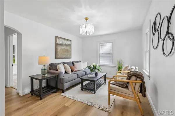 9437 Burdella AVE, St Louis, MO 63114