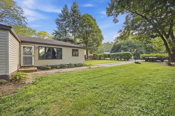 24 John ST, Crystal Lake, IL 60014