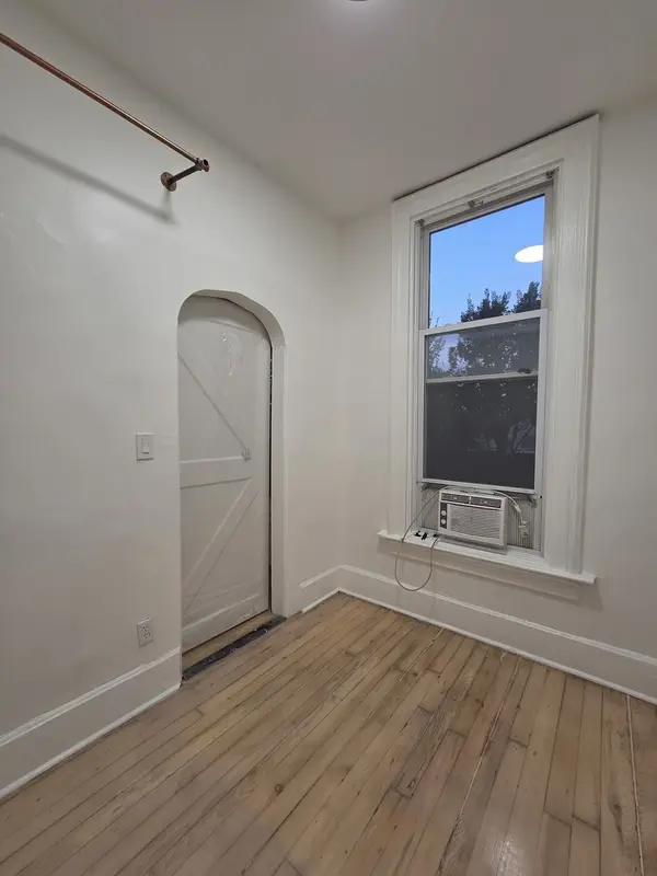 1036 W 18th ST #2F, Chicago, IL 60608