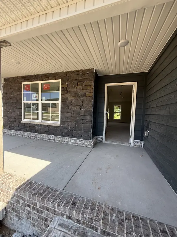 925 Bankside Dr, Clarksville, TN 37043